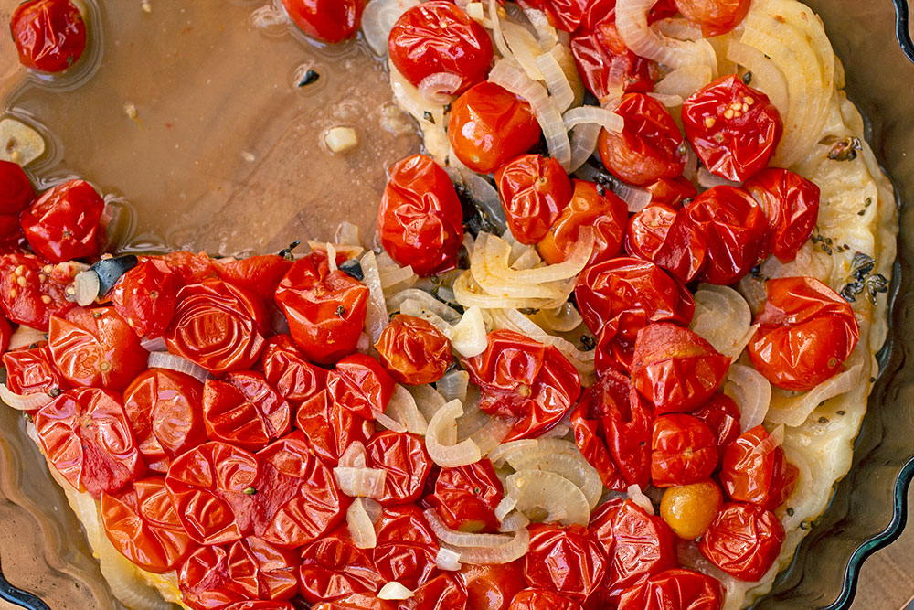 Tomatentarte geschnitten