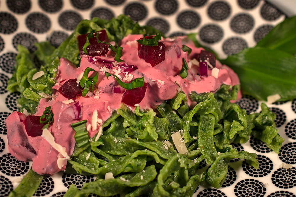 Bärlauchnudeln mit Rote-Bete-Soße