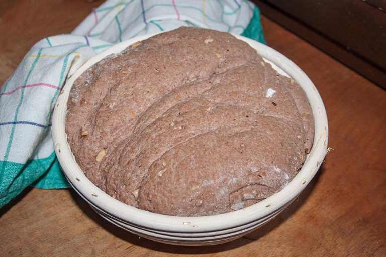 Leckeres Haselnussbrot mit hausgemachtem Sauerteig | kochlust