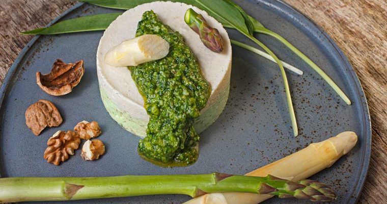 Spargelmousse mit Bärlauchpesto