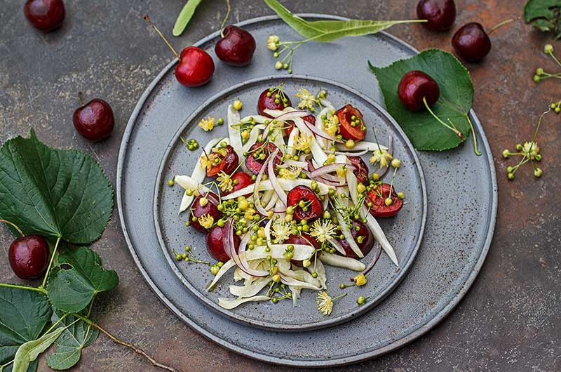 Fenchel-Kirsch-Salat mit Lindenblüten