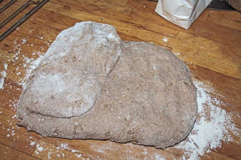 Leckeres Haselnussbrot mit hausgemachtem Sauerteig | kochlust