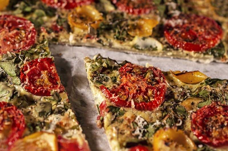 tomaten-flammkuchen-mit-brunnenkresse