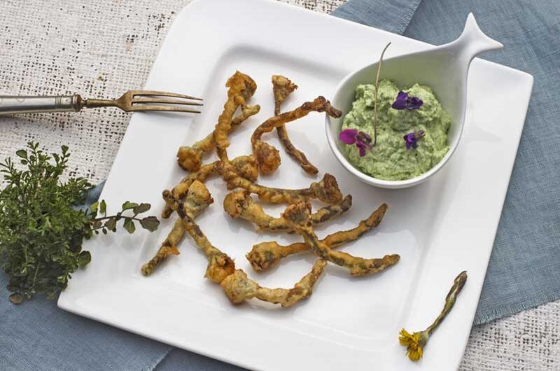 Huflattichblueten-Tempura-Schaumkrautschaum-3