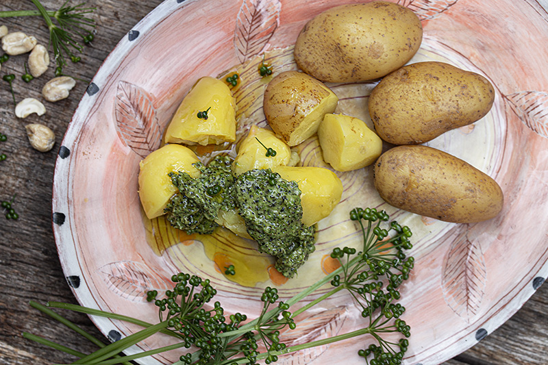 Baerlauchfruechtepesto Pellkartoffeln