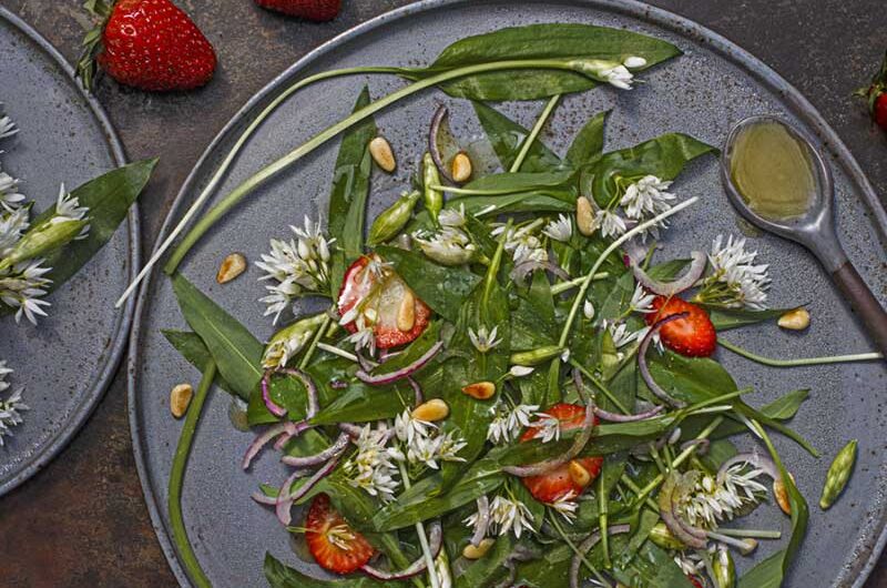 Baerlauchsalat-Erdbeeren