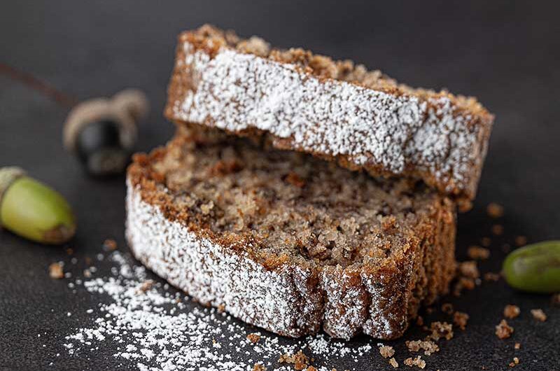 Rührkuchen mit Grieß und Eicheln