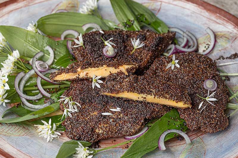 Schwefelporlingschnitzel mit Breitwegerichsamen-Panade