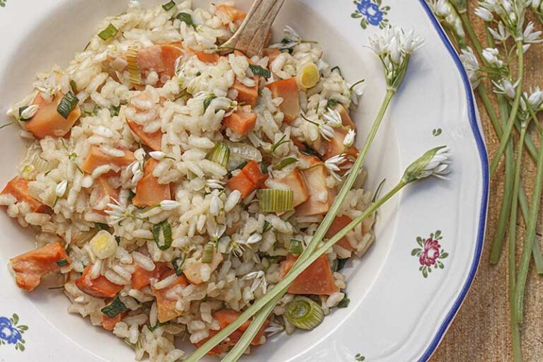 Schwefelporling-Risotto-Bärlauchblüten