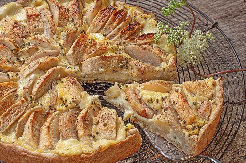 Apfel-Birnenkuchen mit Vanillepudding und Mädesüß
