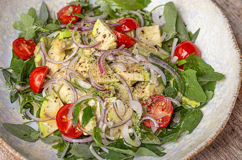 Ackermeldesalat mit Avocado und Tomaten