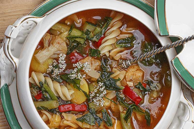 Minestrone-Kohldistel-Kartoffeln