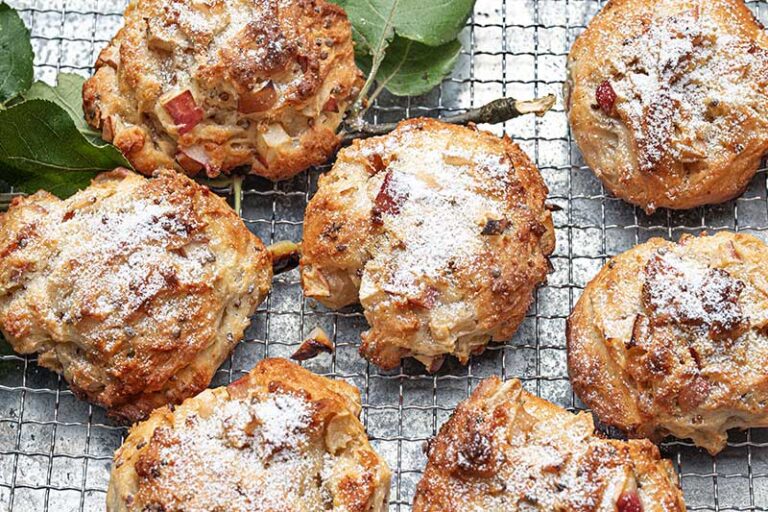 Knusprige Apfelbällchen mit Springkrautsamen