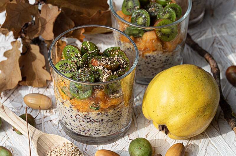 Quinoapudding mit Quittenkompott, Kiwibeeren und Eichelkrokant