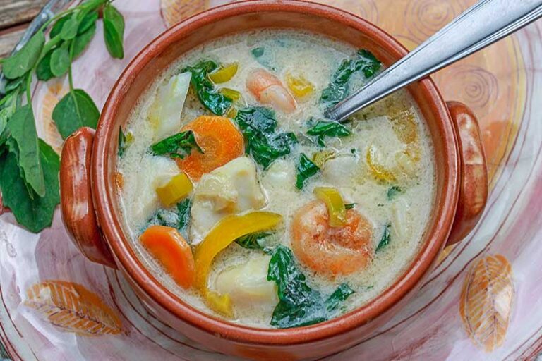 Fischsuppe-mit-Melde-makro